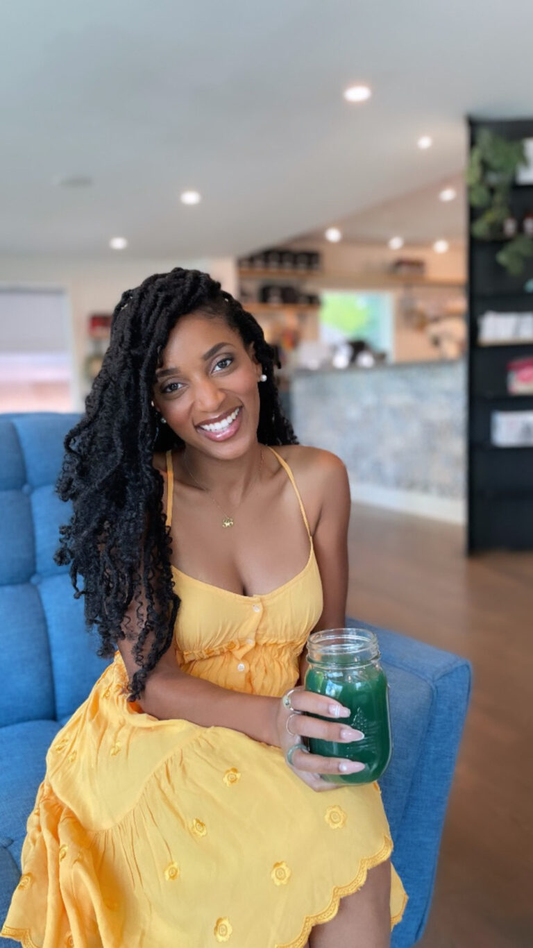 N.O. wellness influencer Elle Brown with green juice jar.